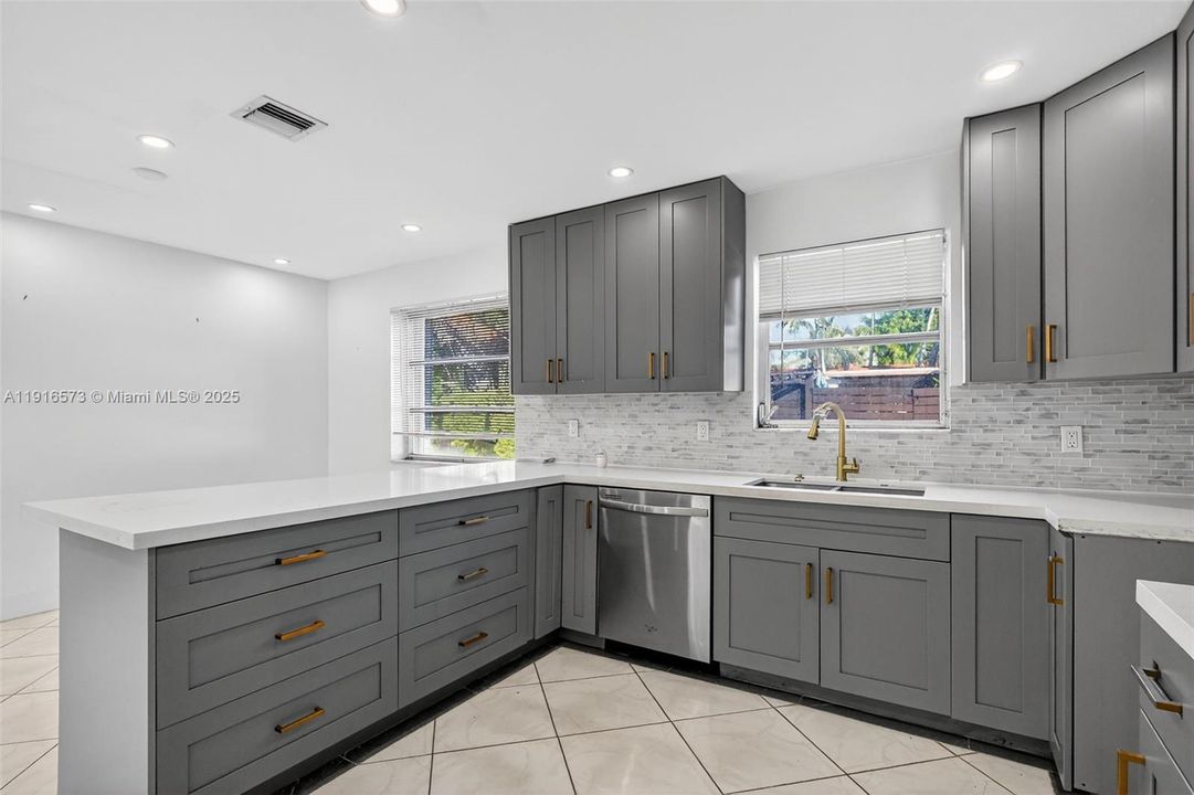 Active With Contract: $546,000 (3 beds, 2 baths, 1585 Square Feet)