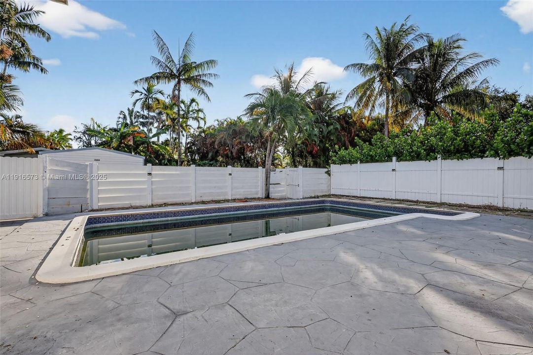 Active With Contract: $546,000 (3 beds, 2 baths, 1585 Square Feet)