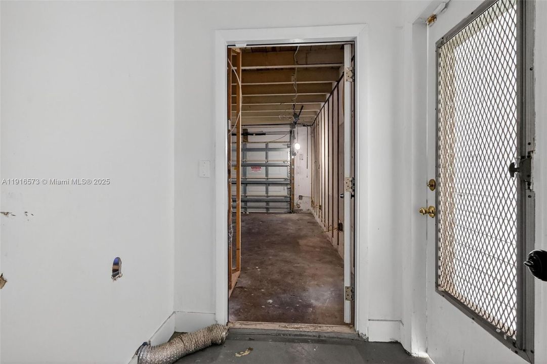 Active With Contract: $546,000 (3 beds, 2 baths, 1585 Square Feet)