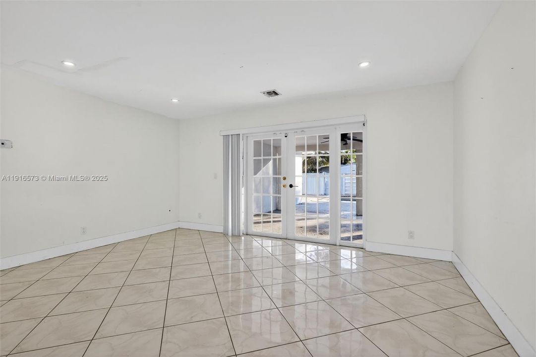 Active With Contract: $546,000 (3 beds, 2 baths, 1585 Square Feet)