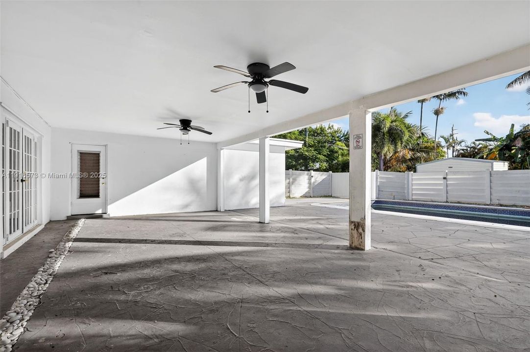 Active With Contract: $546,000 (3 beds, 2 baths, 1585 Square Feet)