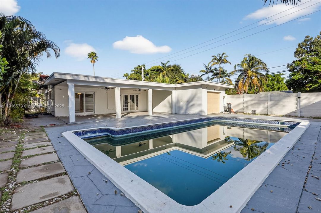 Active With Contract: $546,000 (3 beds, 2 baths, 1585 Square Feet)