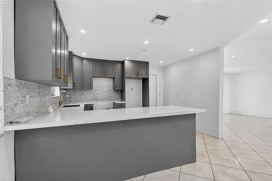 Active With Contract: $546,000 (3 beds, 2 baths, 1585 Square Feet)