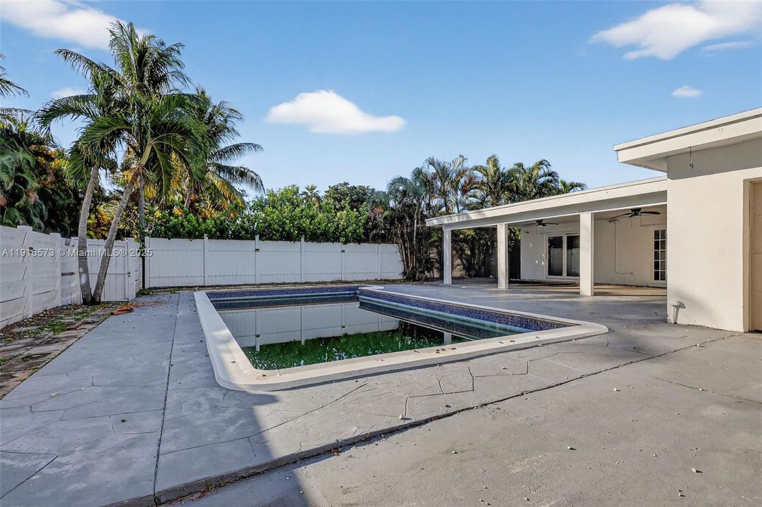 Active With Contract: $546,000 (3 beds, 2 baths, 1585 Square Feet)