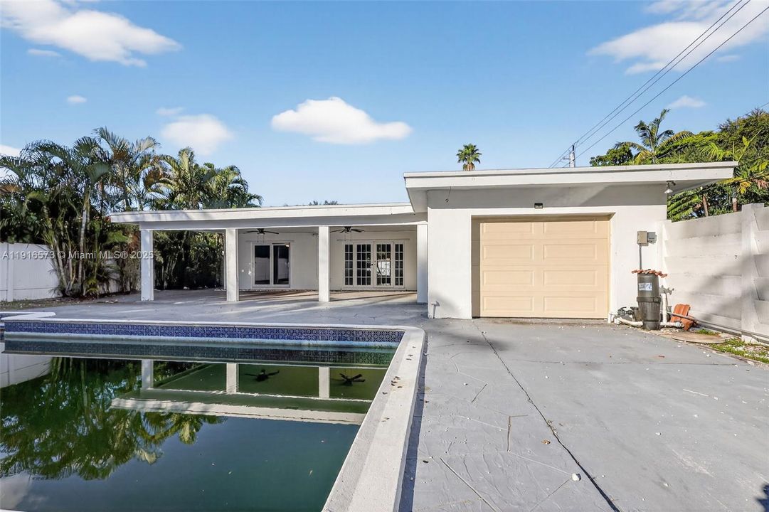 Active With Contract: $546,000 (3 beds, 2 baths, 1585 Square Feet)