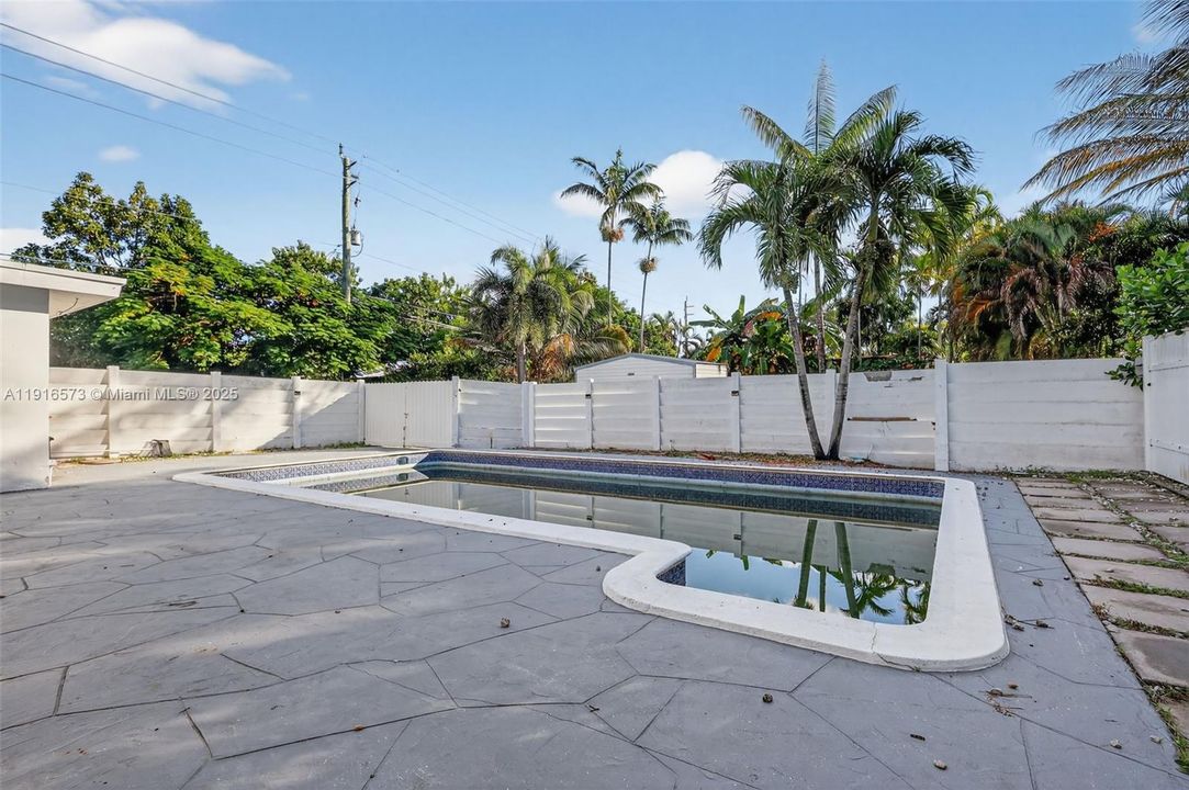 Active With Contract: $546,000 (3 beds, 2 baths, 1585 Square Feet)