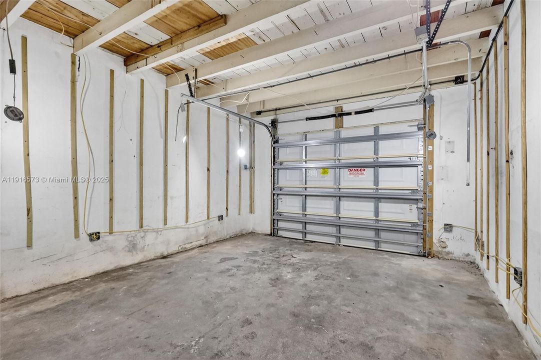 Active With Contract: $546,000 (3 beds, 2 baths, 1585 Square Feet)