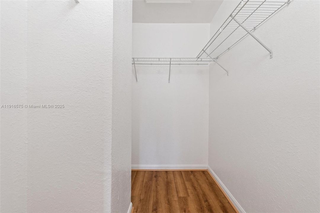 En Venta: $339,990 (4 camas, 3 baños, 1423 Pies cuadrados)