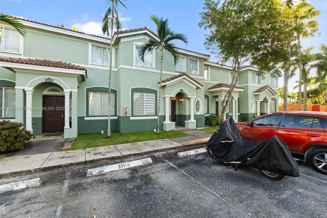 En Venta: $339,990 (4 camas, 3 baños, 1423 Pies cuadrados)