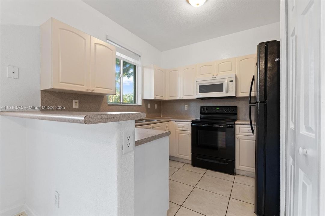 En Venta: $339,990 (4 camas, 3 baños, 1423 Pies cuadrados)