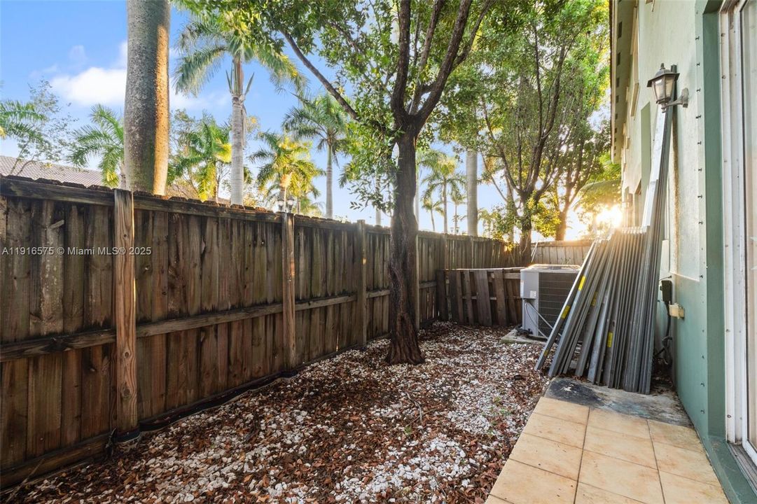 En Venta: $339,990 (4 camas, 3 baños, 1423 Pies cuadrados)