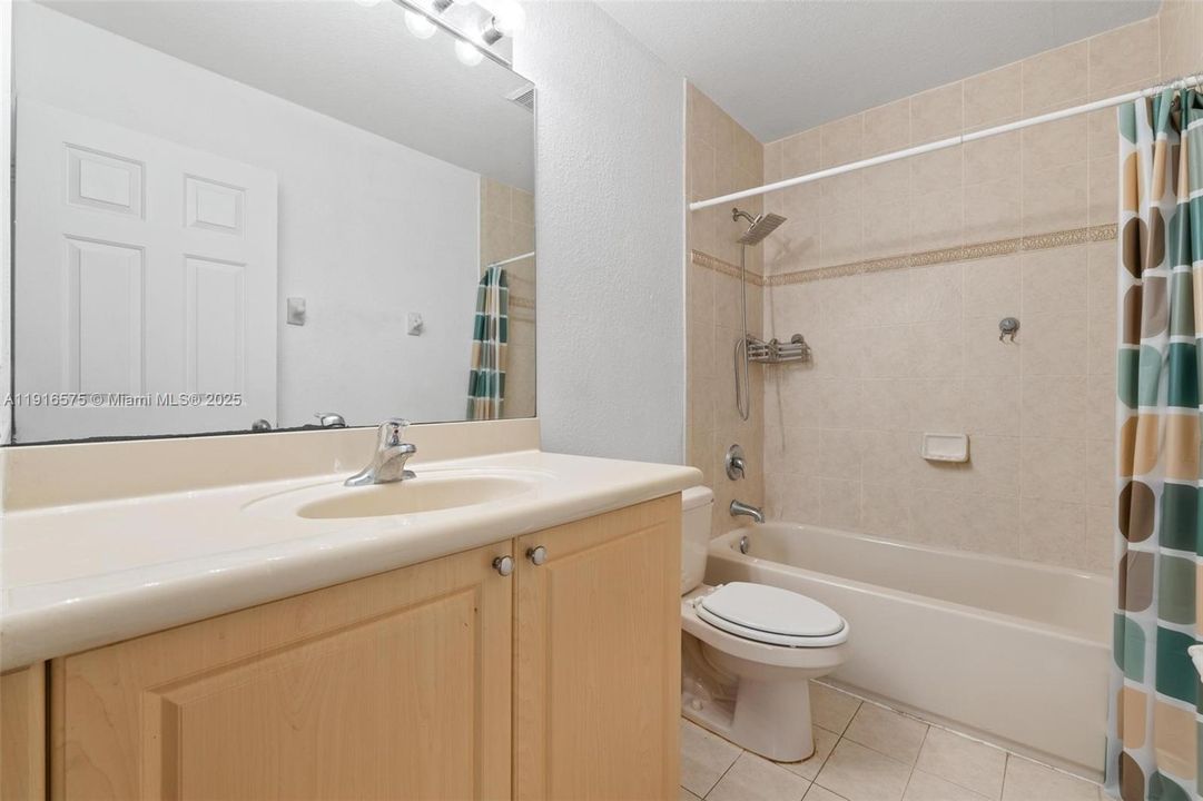 En Venta: $339,990 (4 camas, 3 baños, 1423 Pies cuadrados)