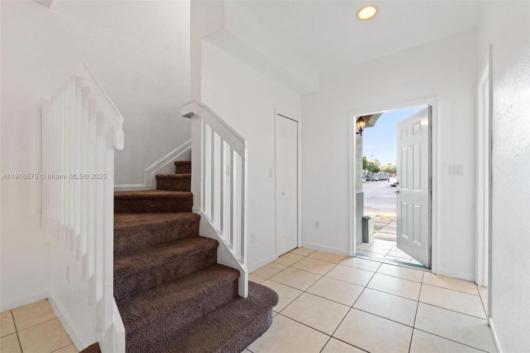 En Venta: $339,990 (4 camas, 3 baños, 1423 Pies cuadrados)