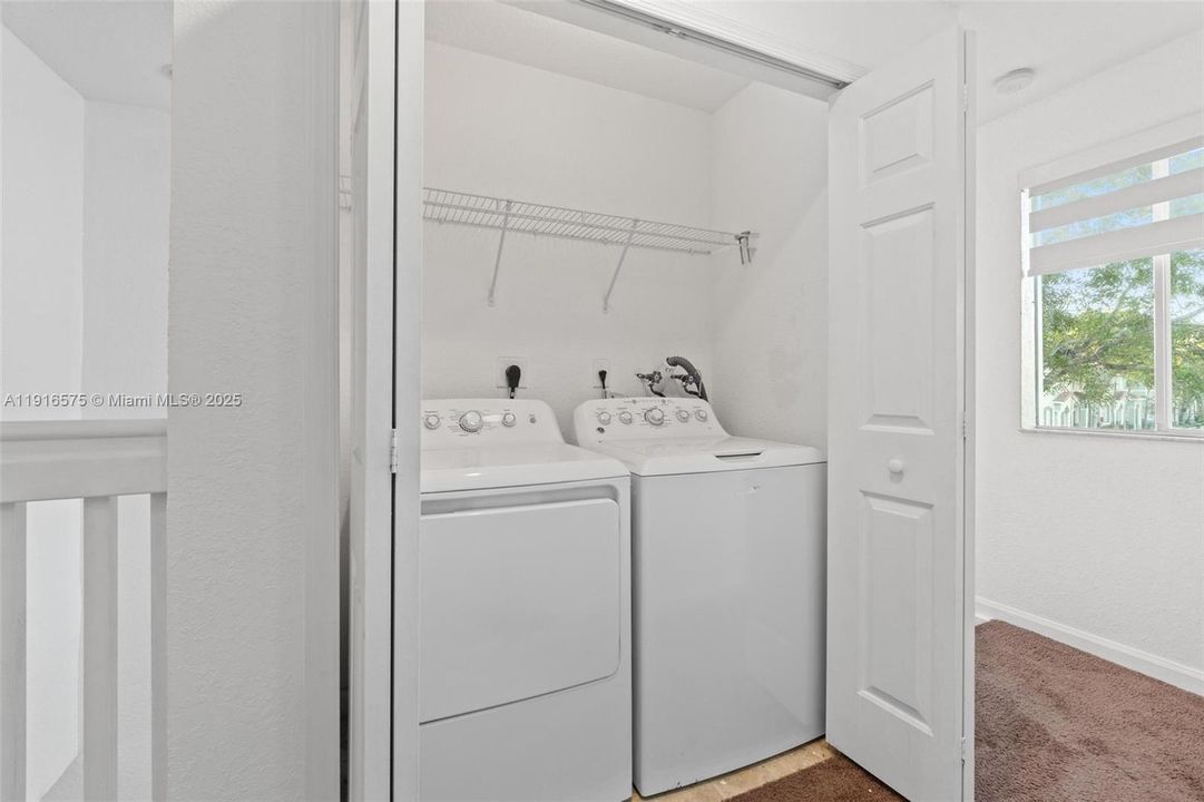 En Venta: $339,990 (4 camas, 3 baños, 1423 Pies cuadrados)