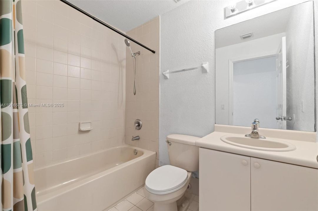 En Venta: $339,990 (4 camas, 3 baños, 1423 Pies cuadrados)