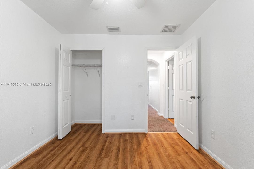 En Venta: $339,990 (4 camas, 3 baños, 1423 Pies cuadrados)