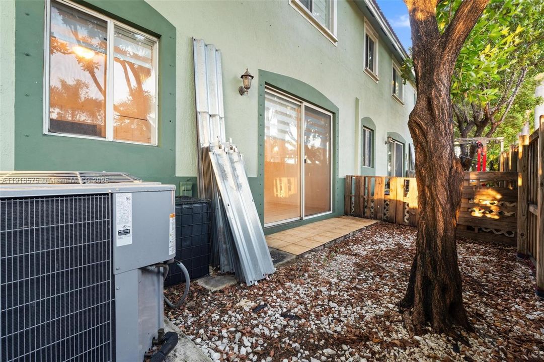 En Venta: $339,990 (4 camas, 3 baños, 1423 Pies cuadrados)