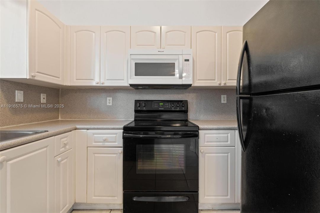 En Venta: $339,990 (4 camas, 3 baños, 1423 Pies cuadrados)