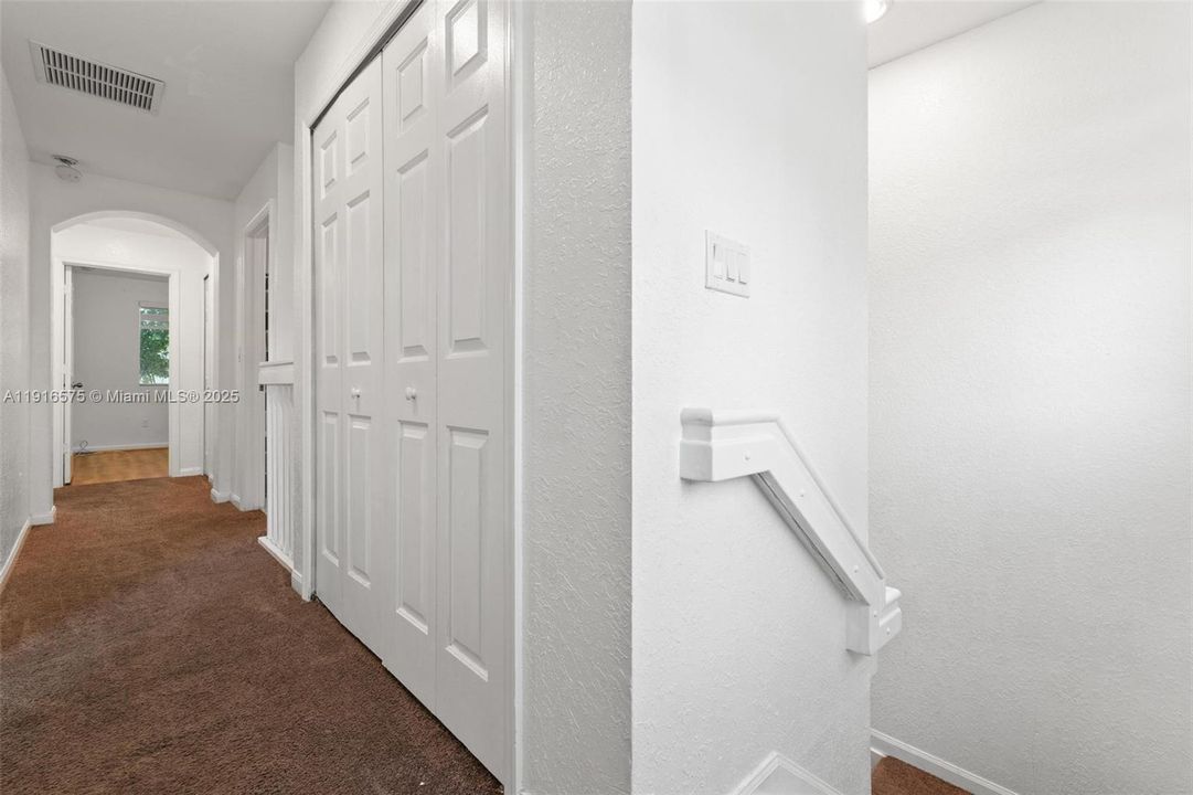 En Venta: $339,990 (4 camas, 3 baños, 1423 Pies cuadrados)