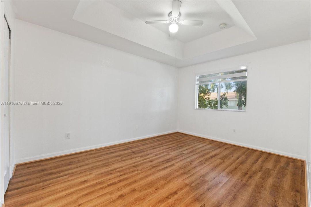 En Venta: $339,990 (4 camas, 3 baños, 1423 Pies cuadrados)