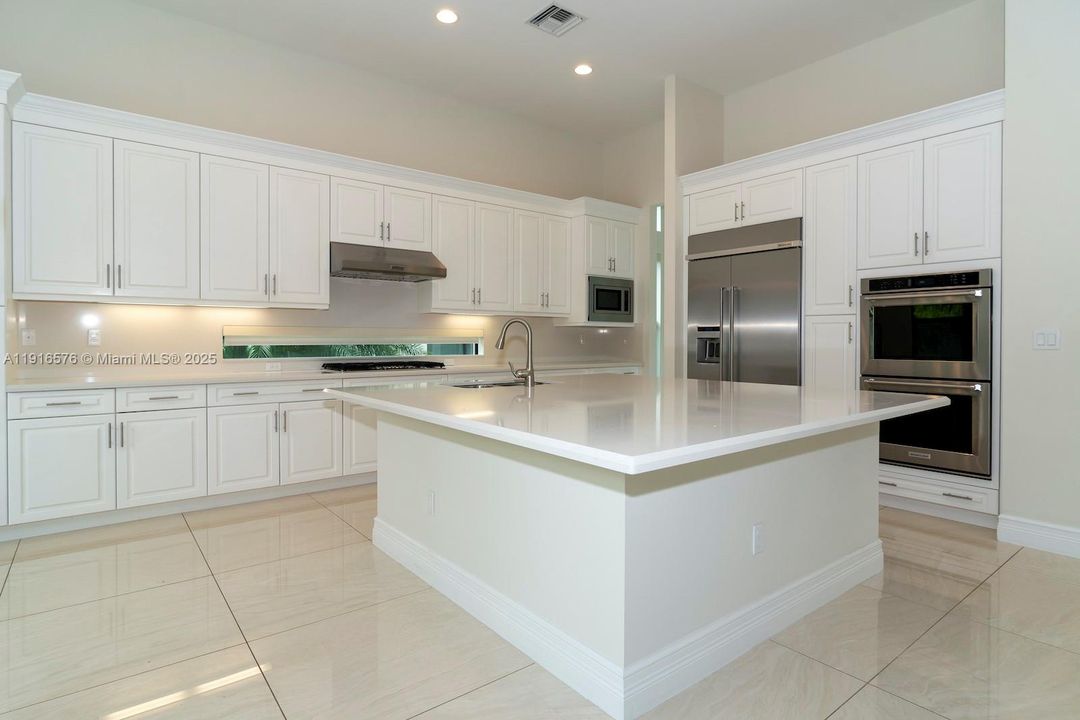 For Rent: $16,500 (5 beds, 6 baths, 4783 Square Feet)