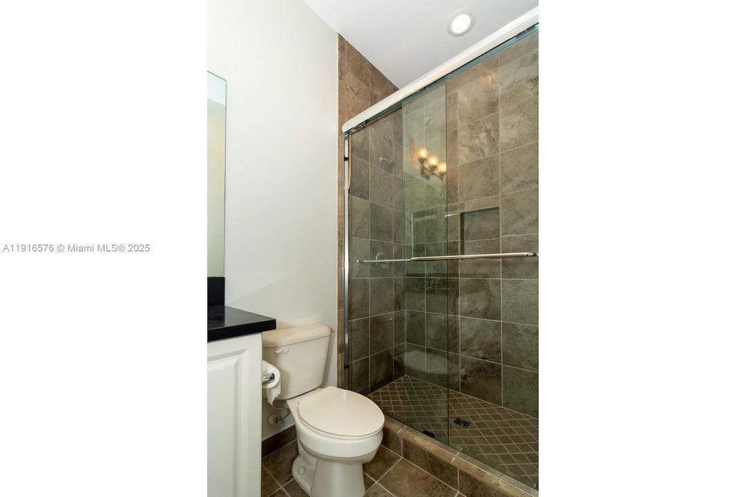 For Rent: $16,500 (5 beds, 6 baths, 4783 Square Feet)