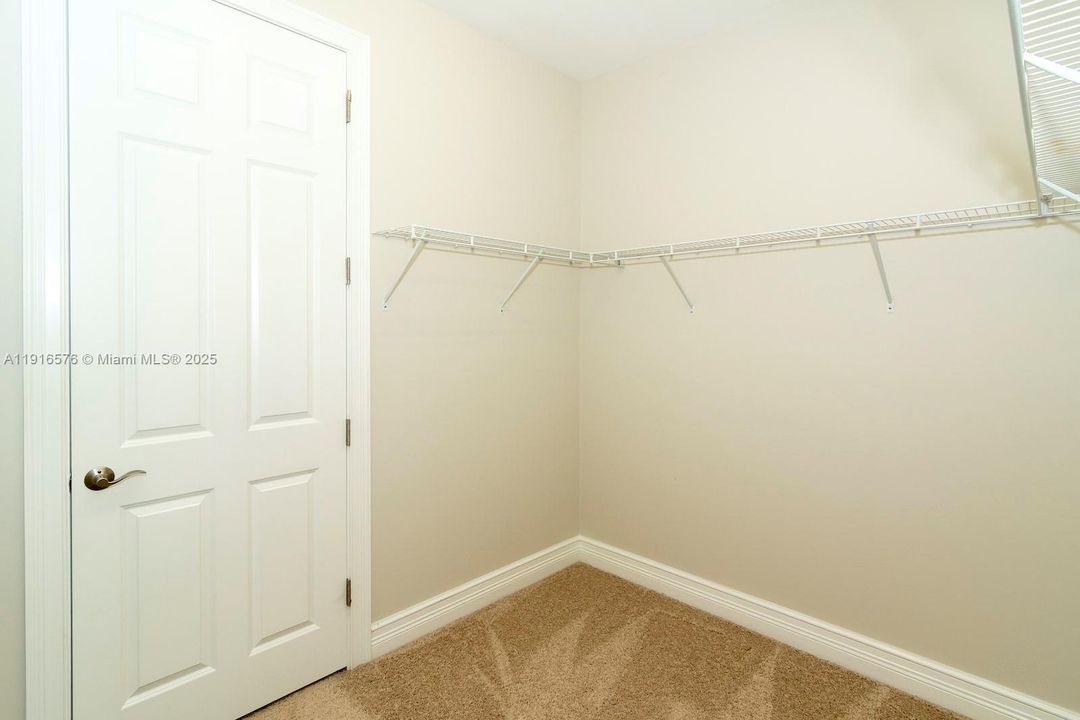 For Rent: $16,500 (5 beds, 6 baths, 4783 Square Feet)