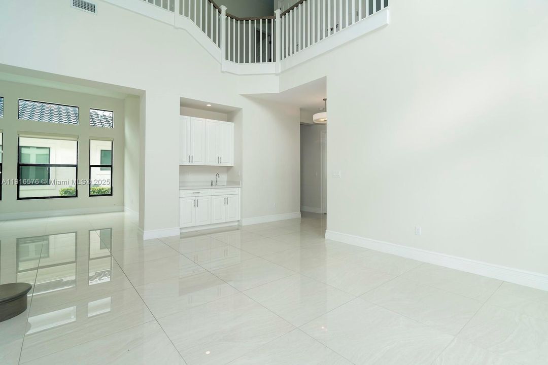 For Rent: $16,500 (5 beds, 6 baths, 4783 Square Feet)