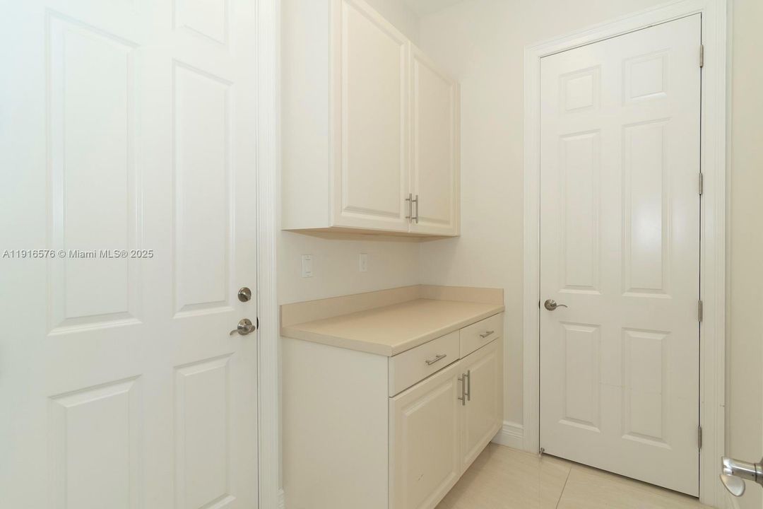 For Rent: $16,500 (5 beds, 6 baths, 4783 Square Feet)