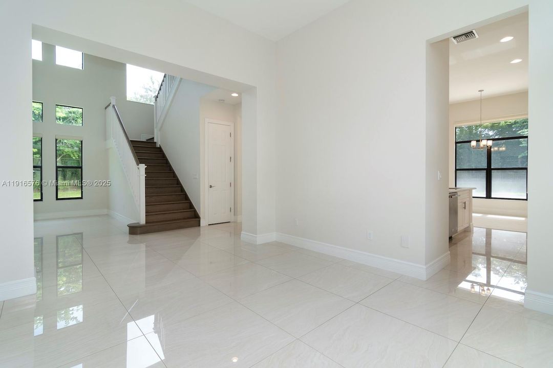 For Rent: $16,500 (5 beds, 6 baths, 4783 Square Feet)