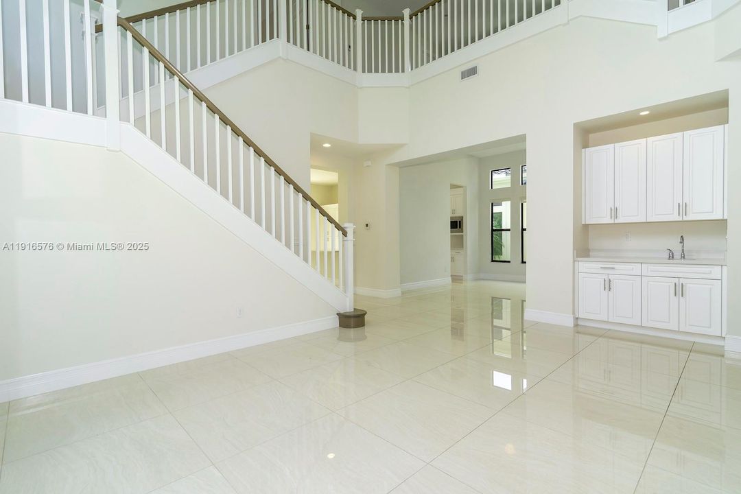 For Rent: $16,500 (5 beds, 6 baths, 4783 Square Feet)