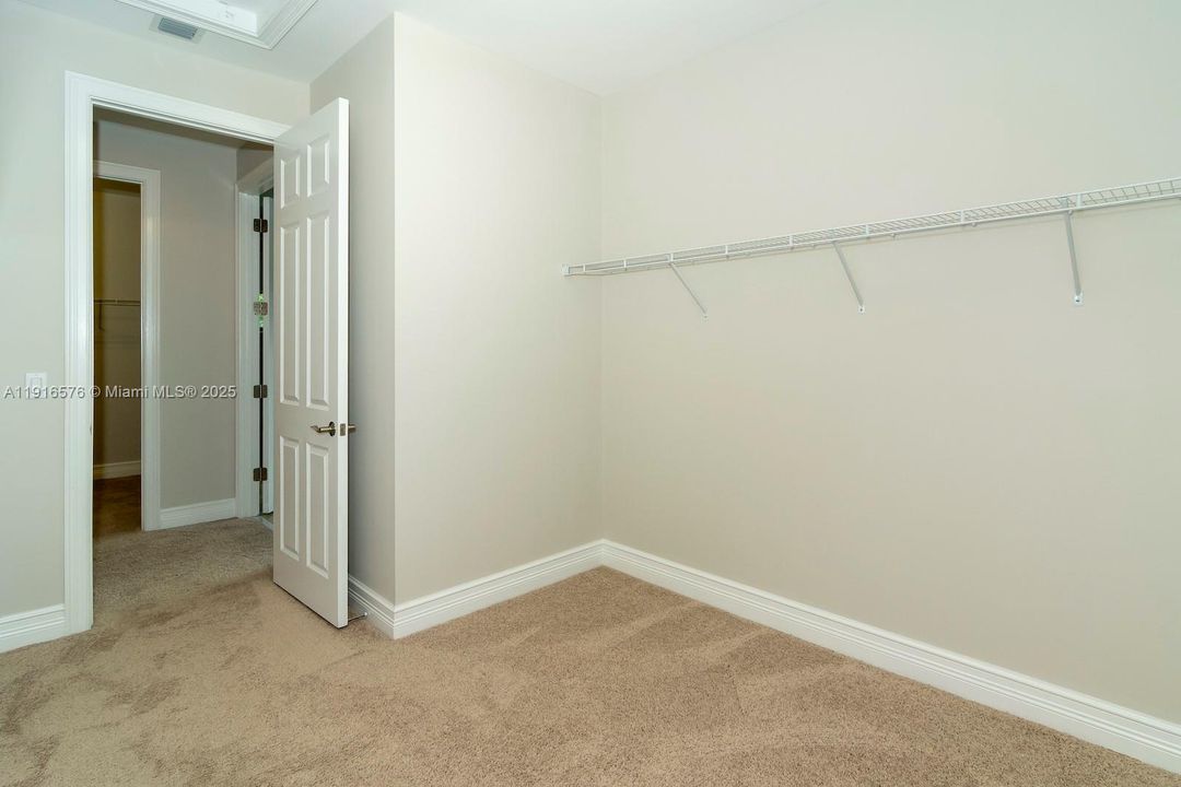 For Rent: $16,500 (5 beds, 6 baths, 4783 Square Feet)