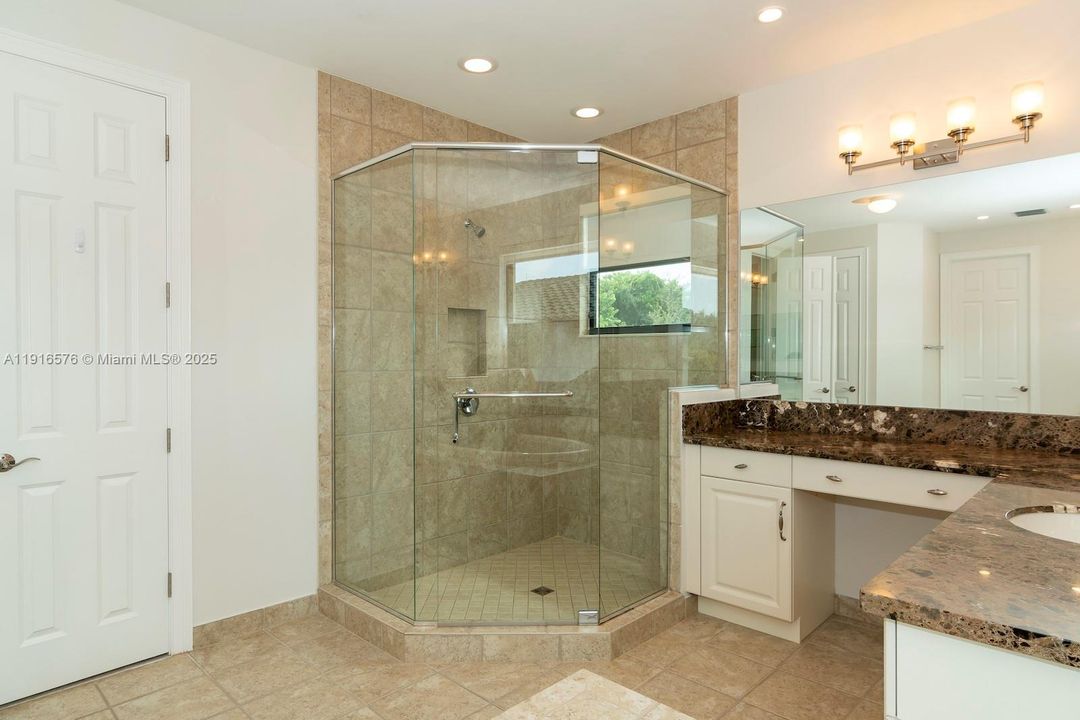 For Rent: $16,500 (5 beds, 6 baths, 4783 Square Feet)