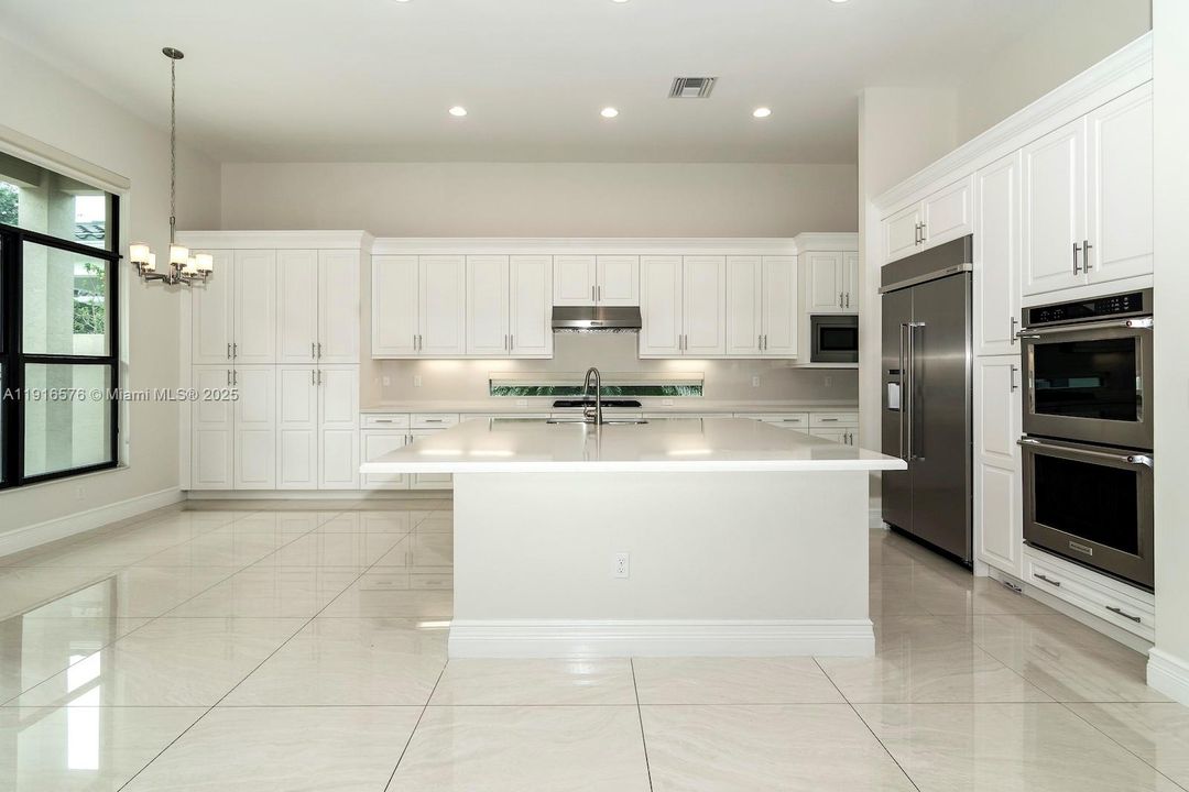 For Rent: $16,500 (5 beds, 6 baths, 4783 Square Feet)