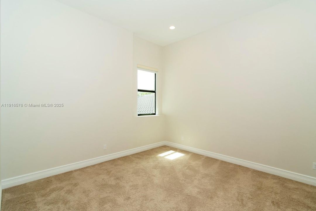 For Rent: $16,500 (5 beds, 6 baths, 4783 Square Feet)