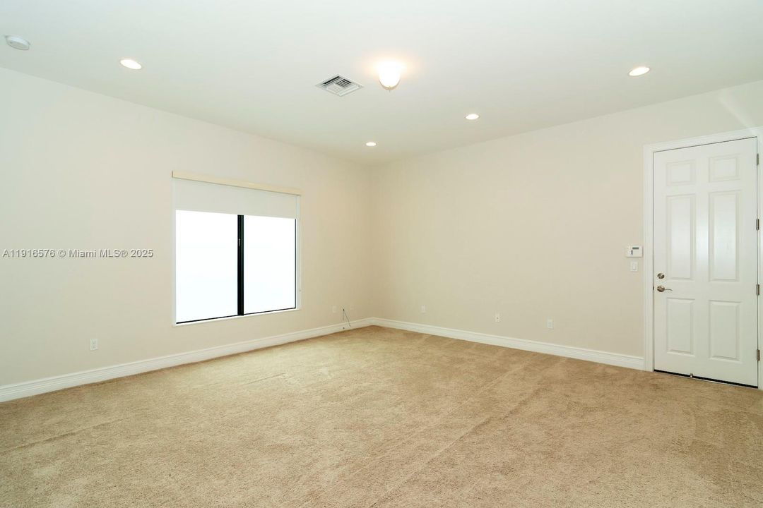 For Rent: $16,500 (5 beds, 6 baths, 4783 Square Feet)