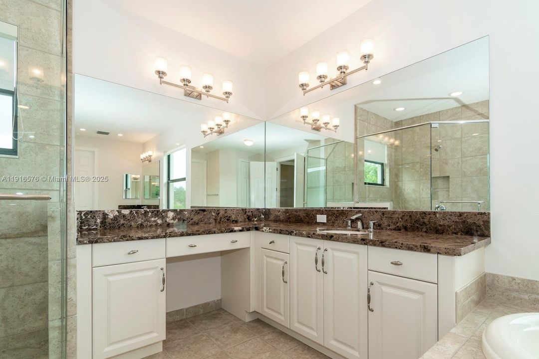 For Rent: $16,500 (5 beds, 6 baths, 4783 Square Feet)