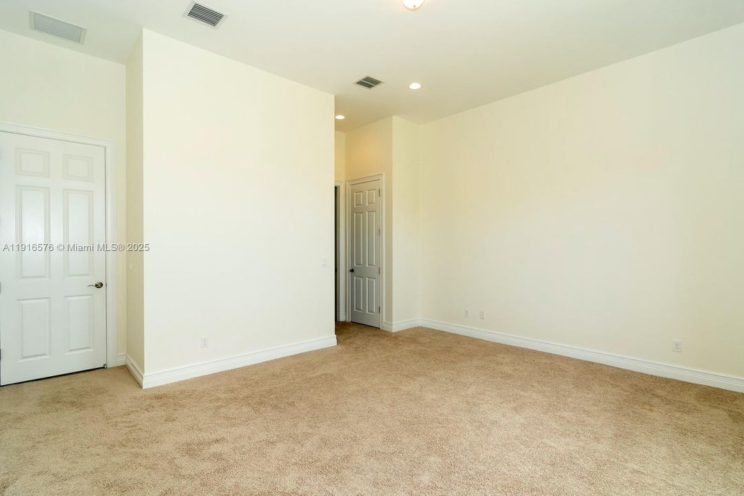 For Rent: $16,500 (5 beds, 6 baths, 4783 Square Feet)