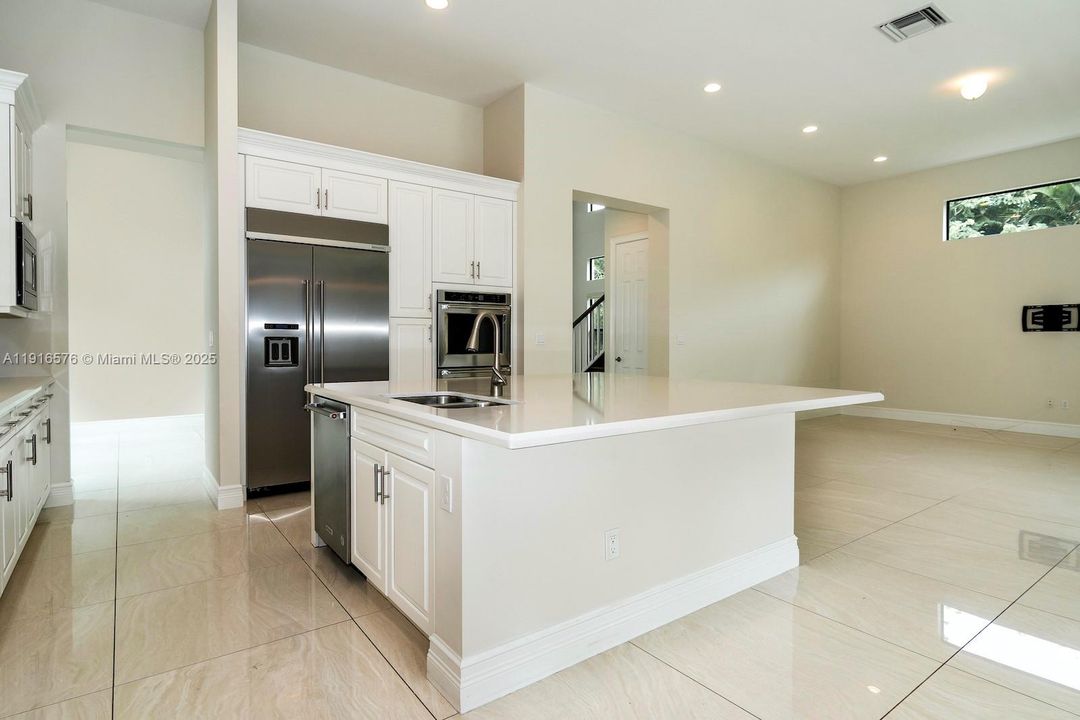 For Rent: $16,500 (5 beds, 6 baths, 4783 Square Feet)