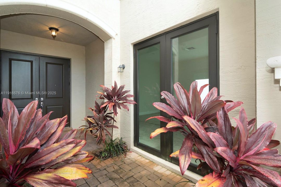 For Rent: $16,500 (5 beds, 6 baths, 4783 Square Feet)