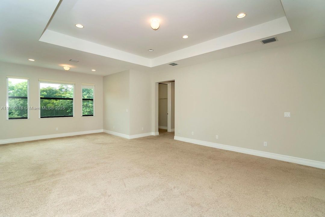 For Rent: $16,500 (5 beds, 6 baths, 4783 Square Feet)