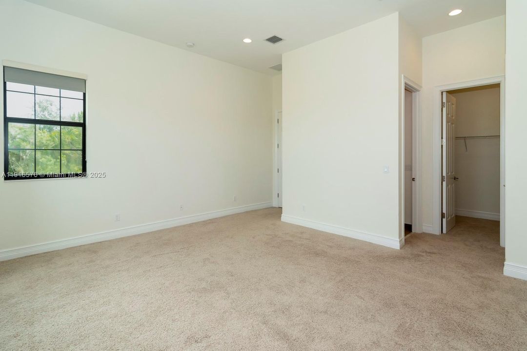 For Rent: $16,500 (5 beds, 6 baths, 4783 Square Feet)