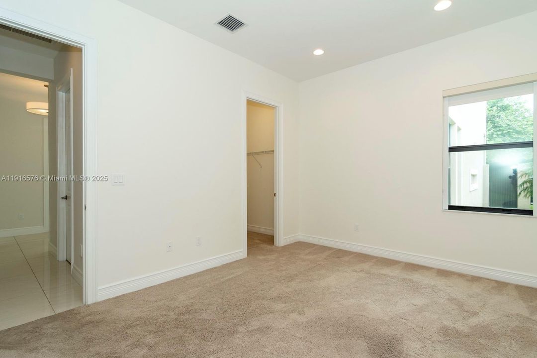 For Rent: $16,500 (5 beds, 6 baths, 4783 Square Feet)