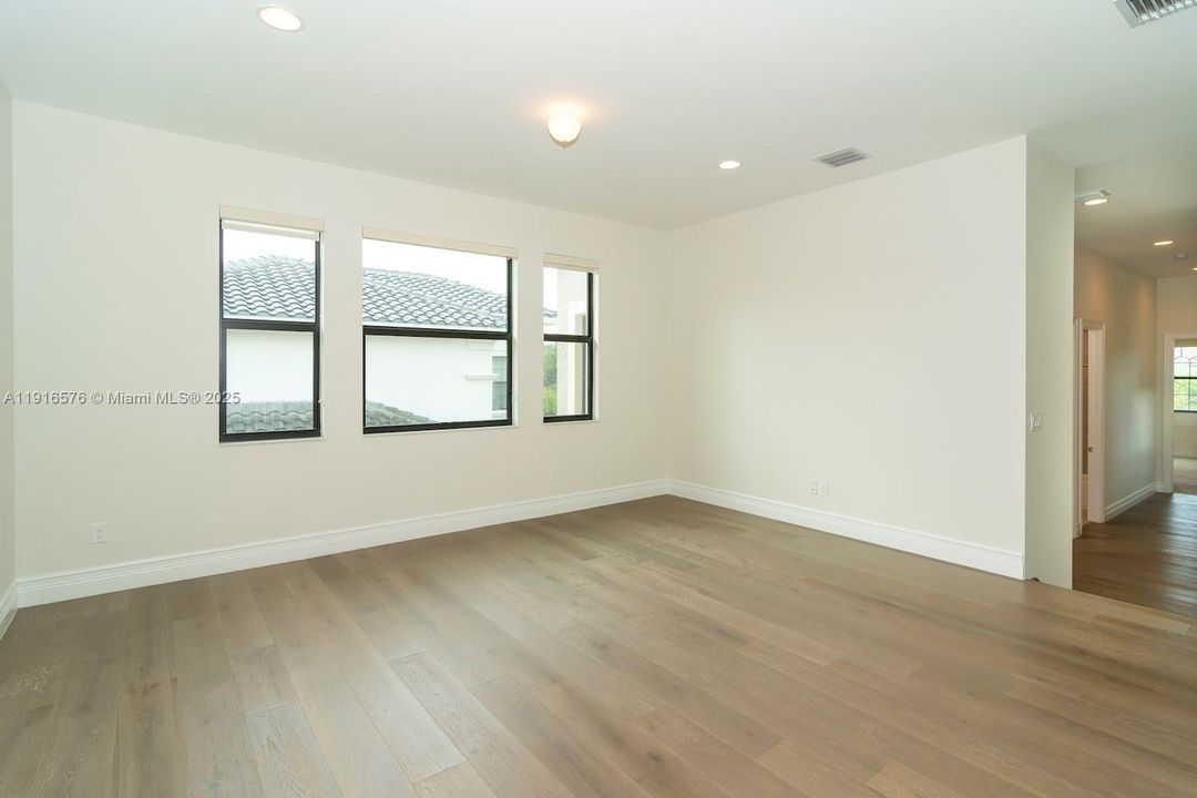 For Rent: $16,500 (5 beds, 6 baths, 4783 Square Feet)