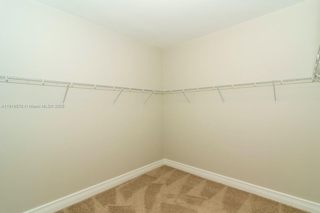 For Rent: $16,500 (5 beds, 6 baths, 4783 Square Feet)