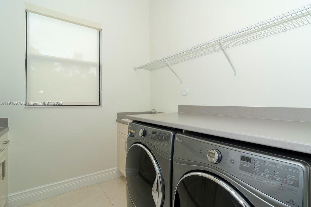 For Rent: $16,500 (5 beds, 6 baths, 4783 Square Feet)