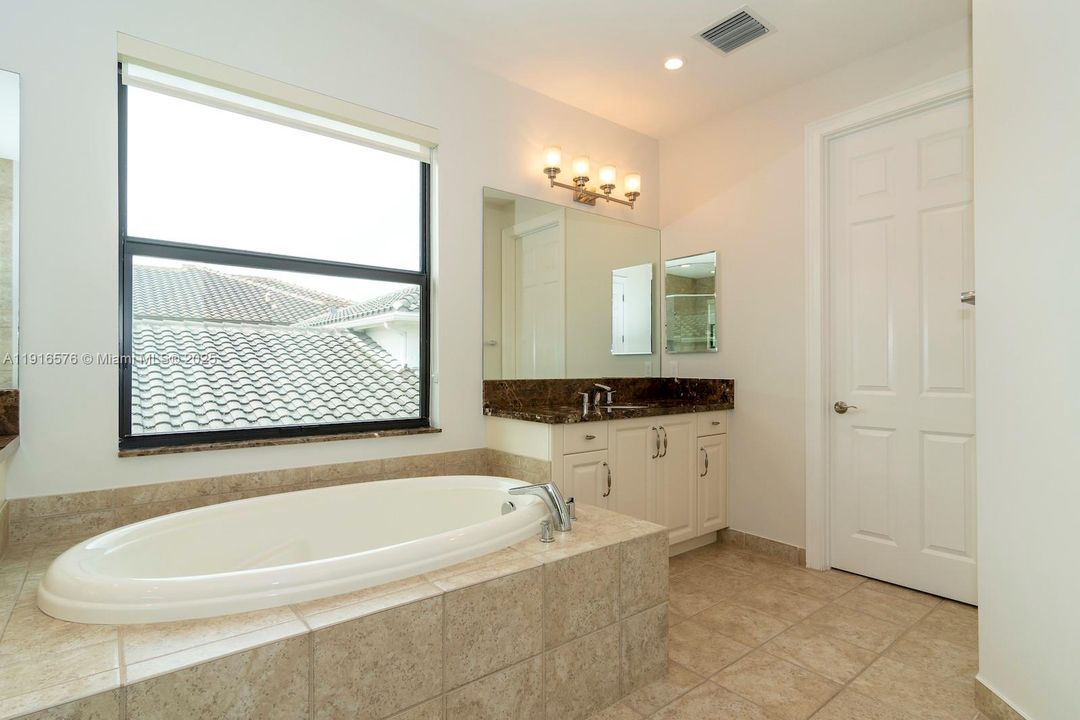 For Rent: $16,500 (5 beds, 6 baths, 4783 Square Feet)