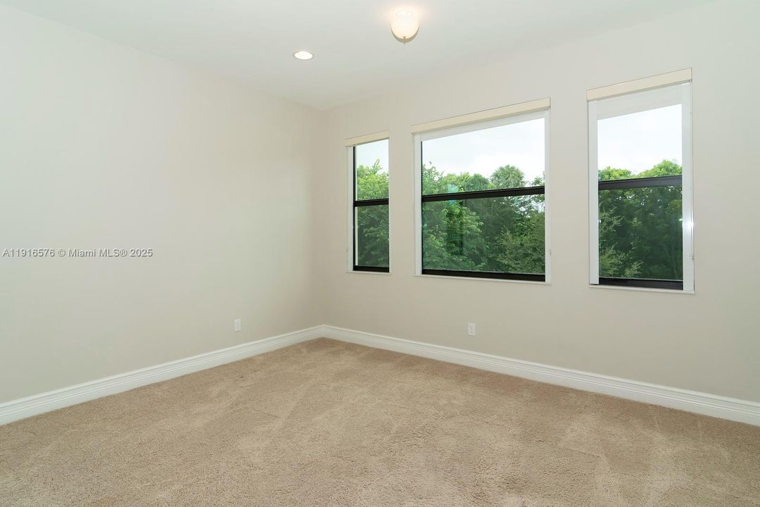 For Rent: $16,500 (5 beds, 6 baths, 4783 Square Feet)