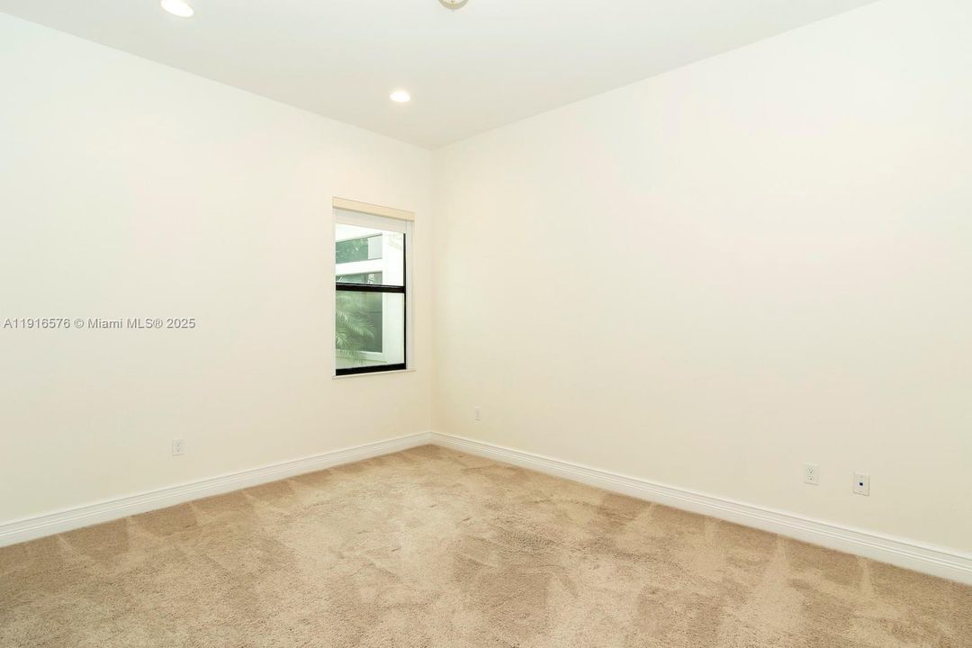 For Rent: $16,500 (5 beds, 6 baths, 4783 Square Feet)