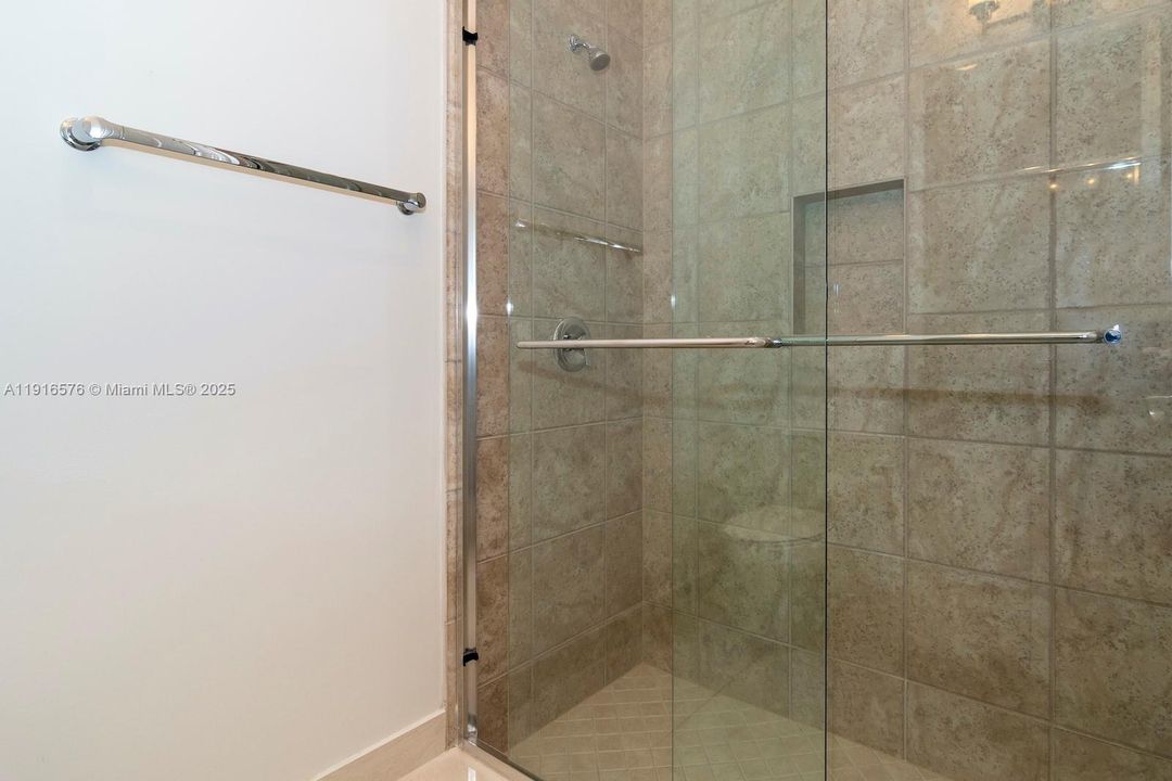 For Rent: $16,500 (5 beds, 6 baths, 4783 Square Feet)